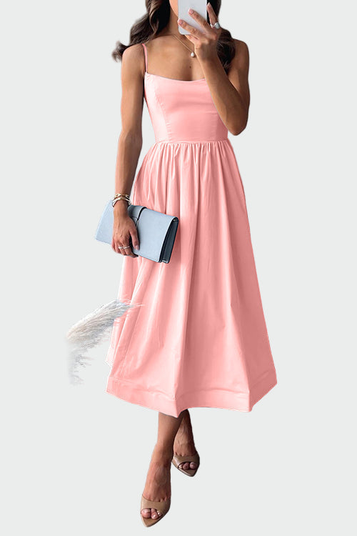 Elegant midi kjole med justerbare stropper