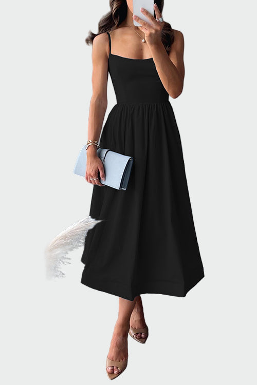 Elegant midi kjole med justerbare stropper